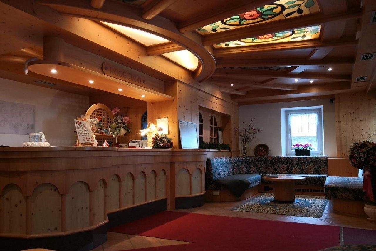 Alpenrose Hotel ซานมาร์ตีโนดีกัสตรอสซา ภายนอก รูปภาพ